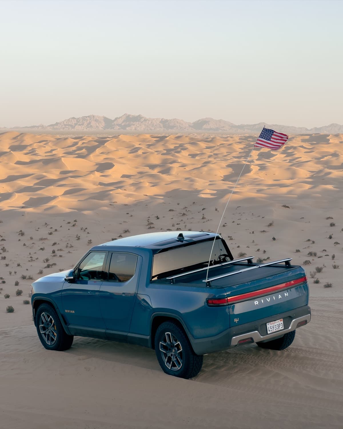 Glamis sunsets with the American flag flying. 🇺🇸